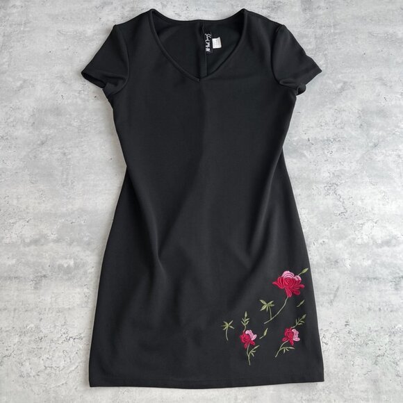 Vintage Dresses & Skirts - Vintage y2k flower embroidered applique little black dress